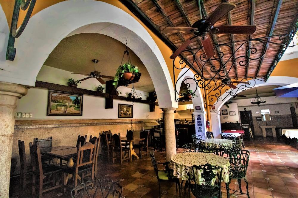 restaurant cafeteria