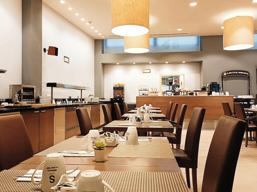 restaurant cafeteria