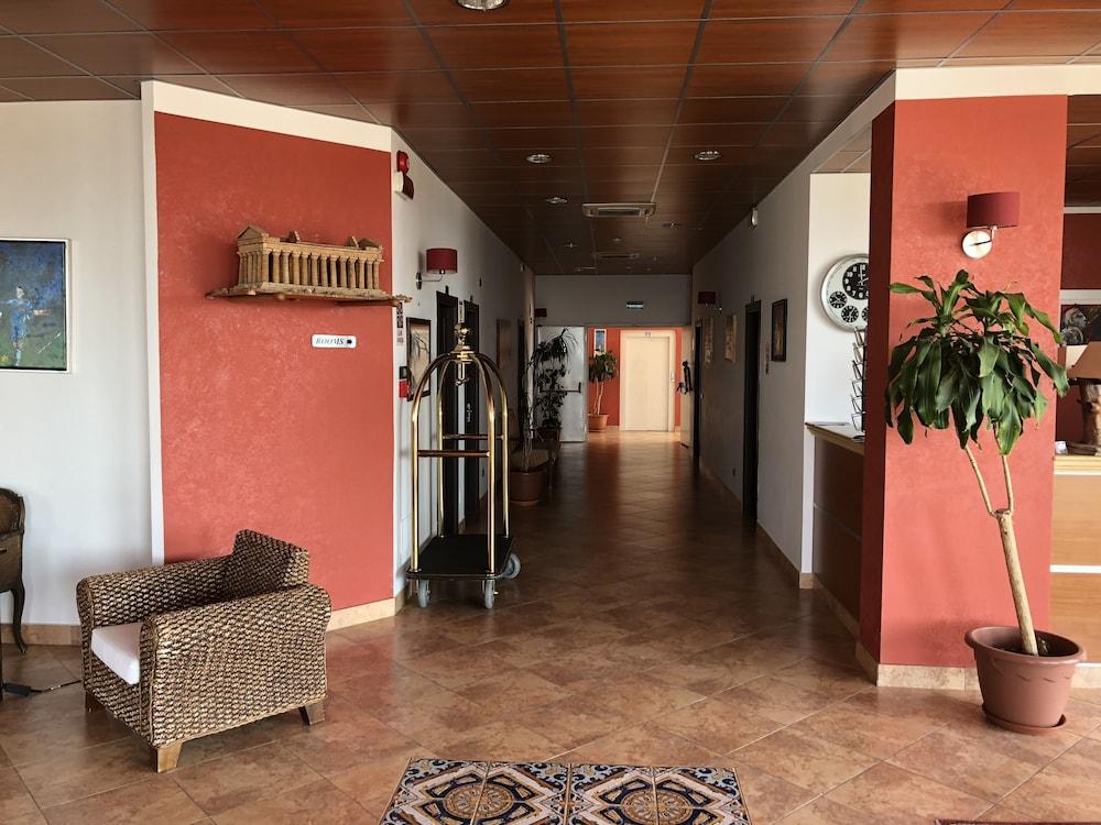 lobby