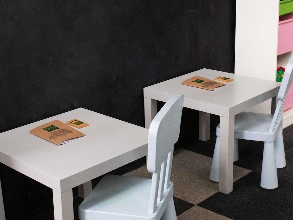 restaurant cafeteria