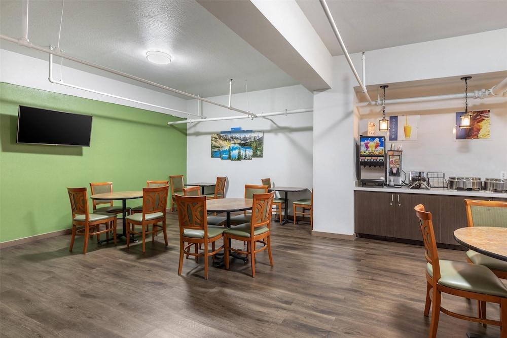 restaurant cafeteria