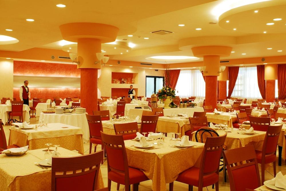 restaurant-cafeteria