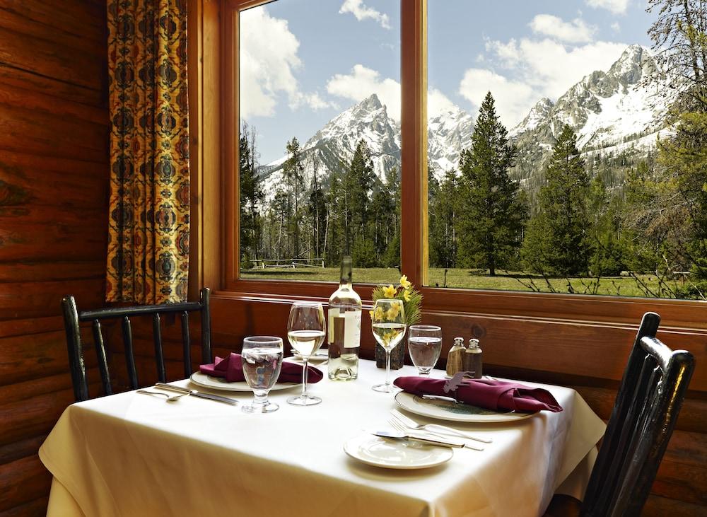 restaurant cafeteria