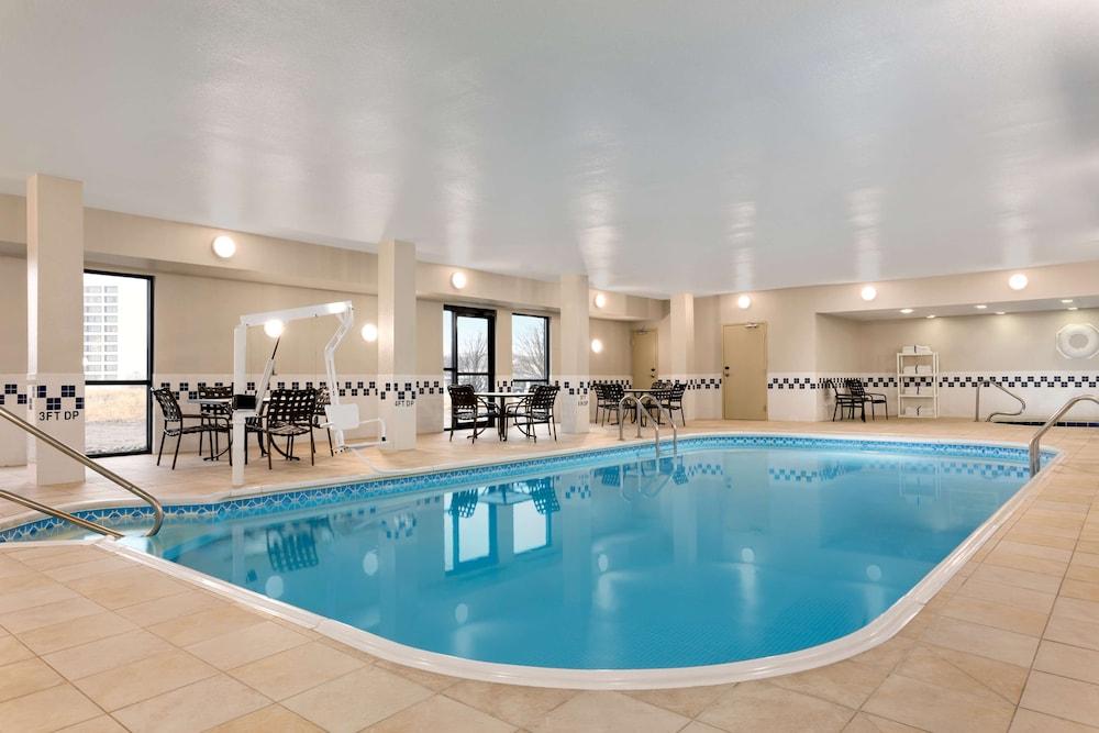 swimming pool spa