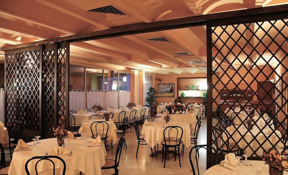 restaurant-cafeteria