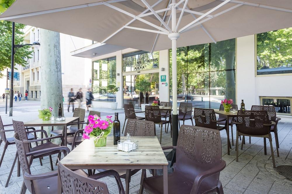 restaurant cafeteria