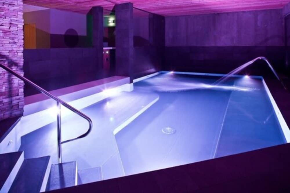 swimming pool spa