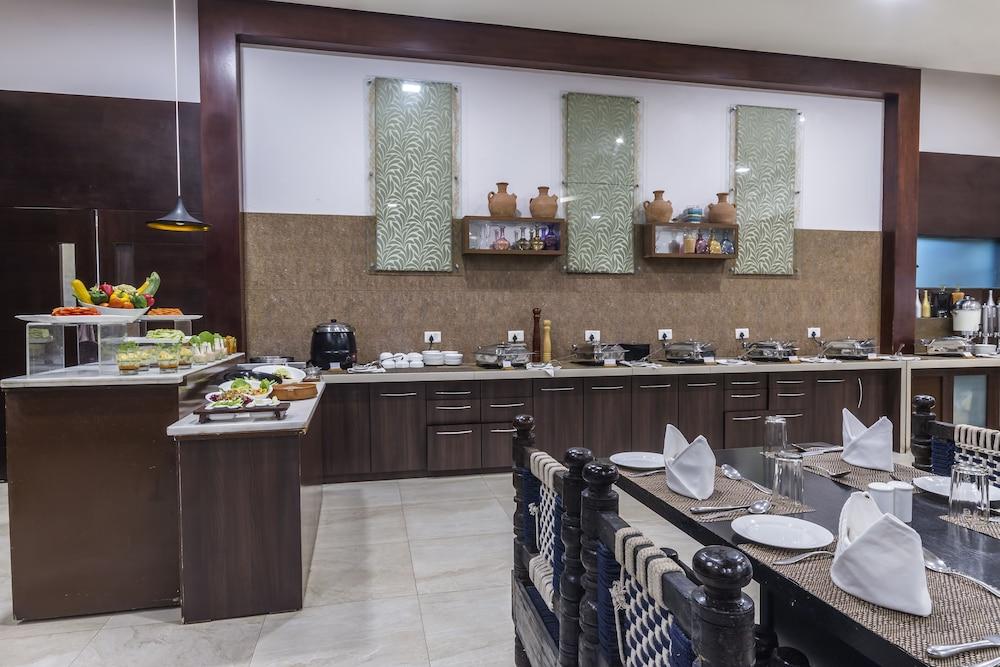 restaurant cafeteria