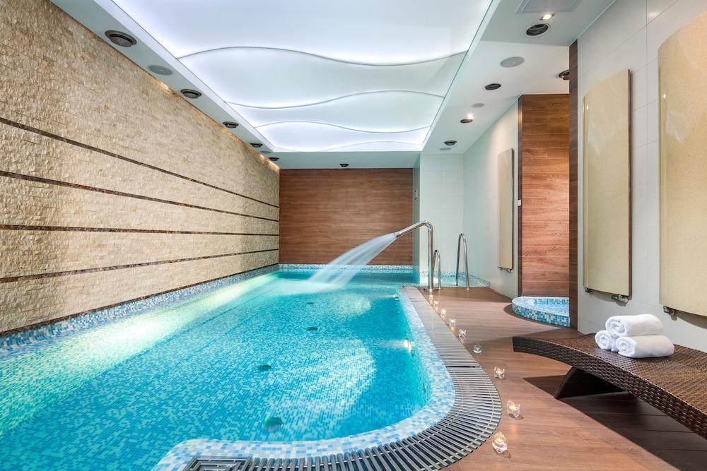 swimming pool spa