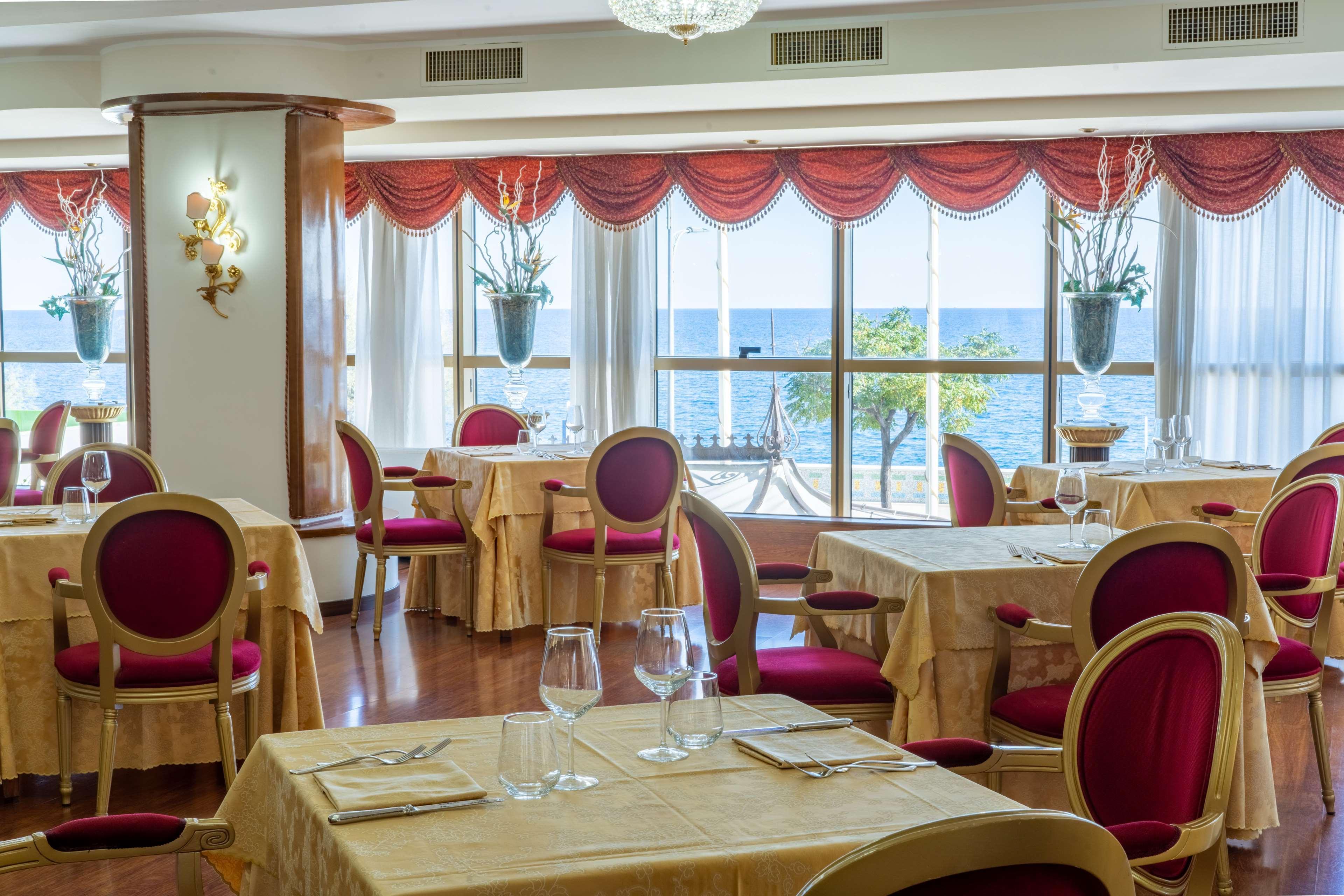 restaurant cafeteria