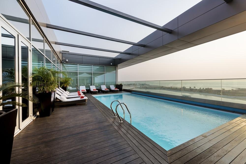 swimming pool spa