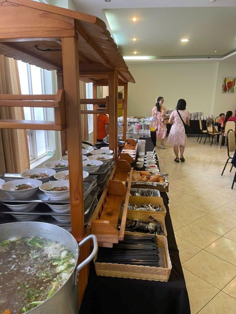 restaurant cafeteria