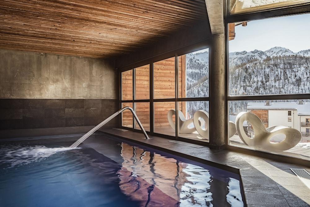 swimming pool spa