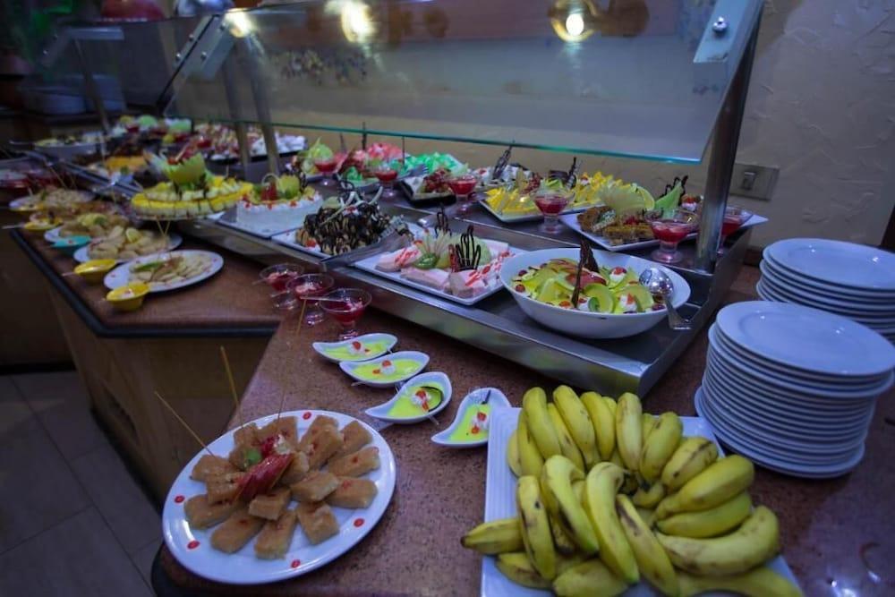 restaurant cafeteria