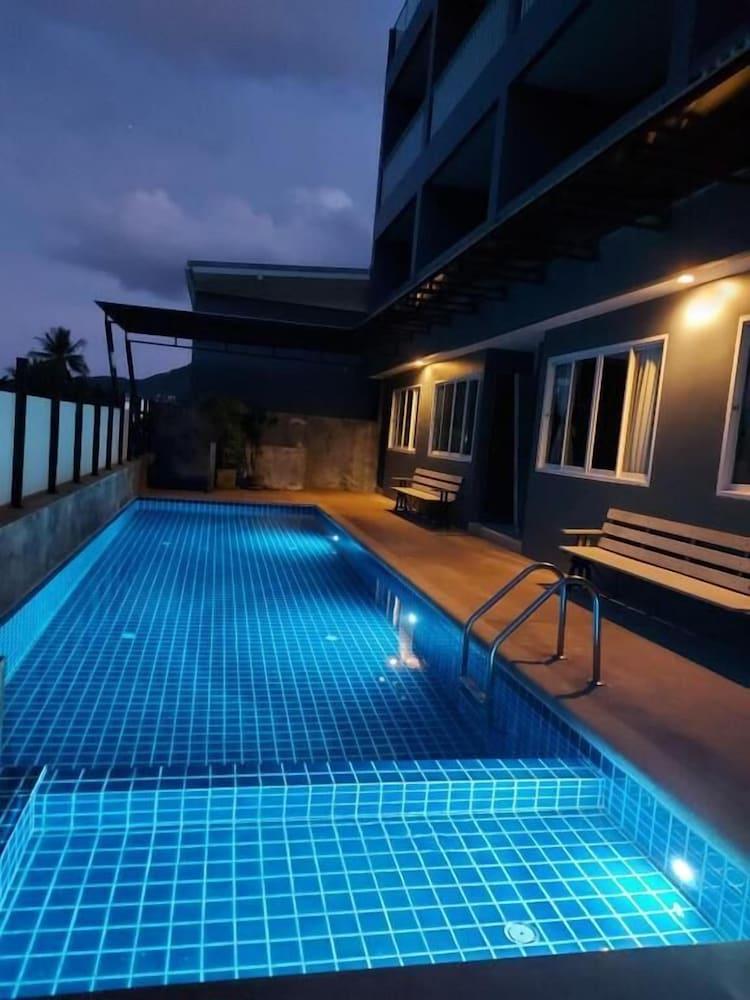 swimming pool spa