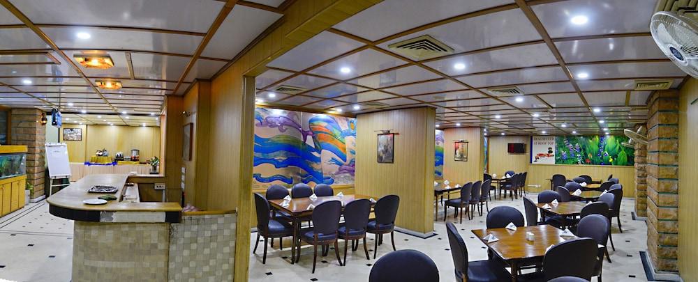 restaurant cafeteria