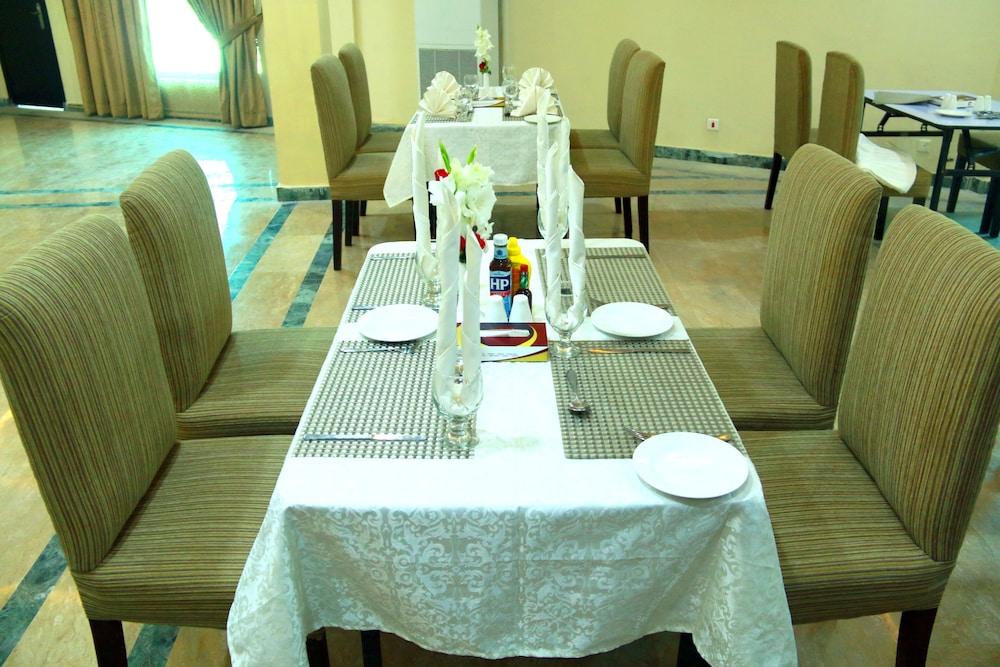 restaurant cafeteria