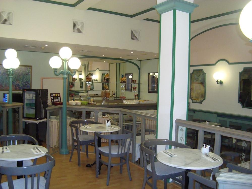 restaurant-cafeteria
