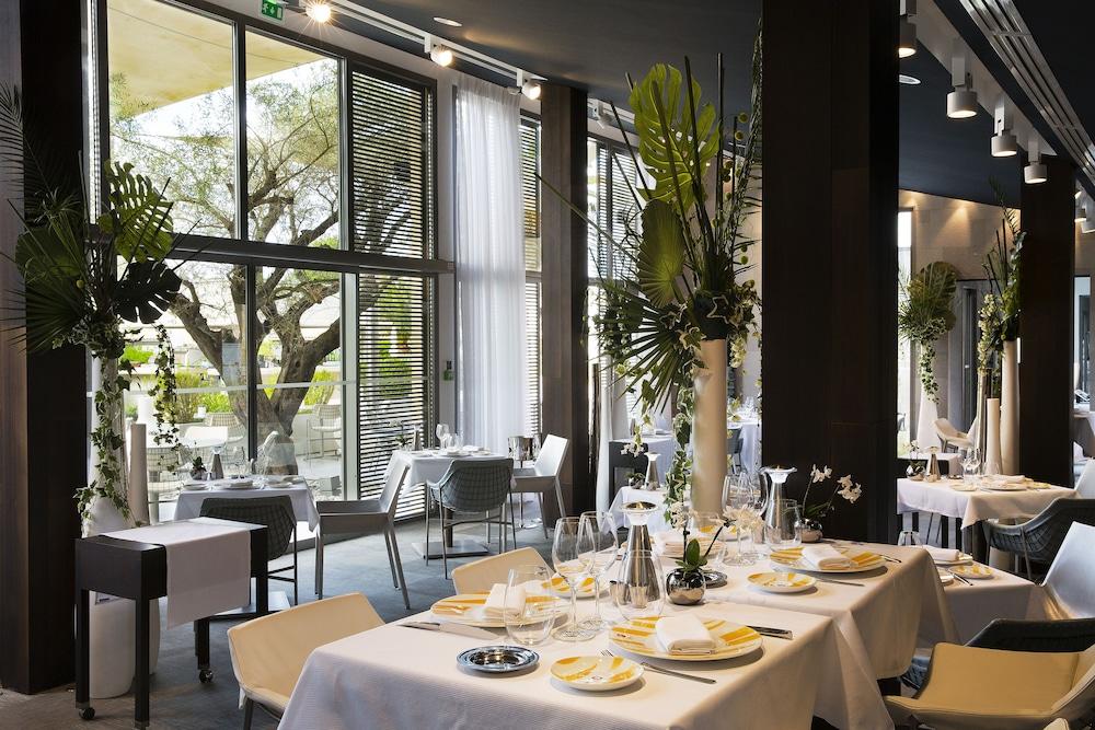 restaurant-cafeteria