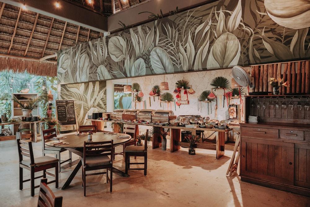 restaurant cafeteria
