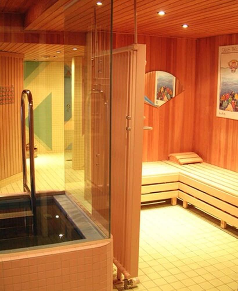 swimming pool spa