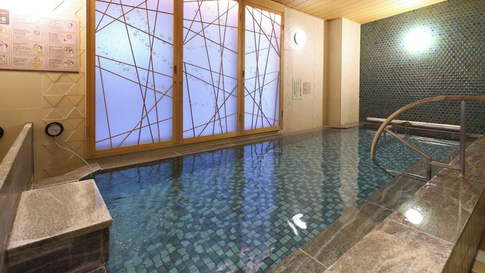 swimming pool spa
