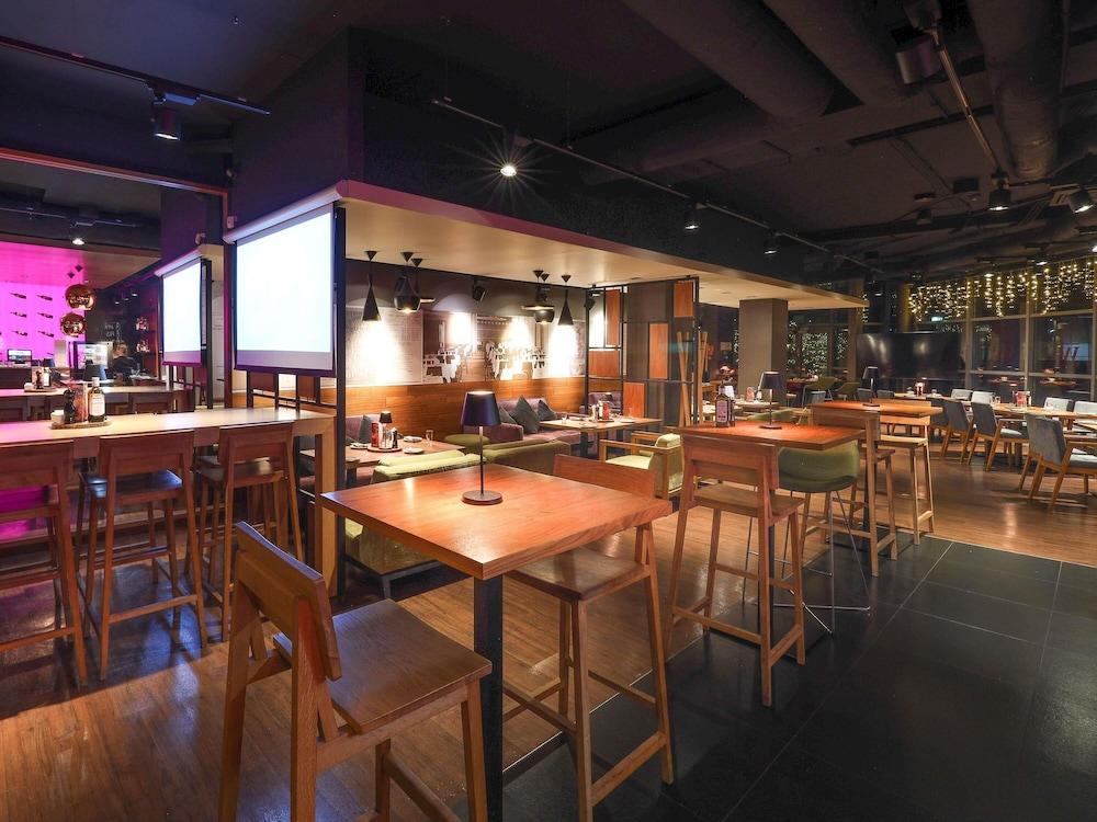 restaurant cafeteria