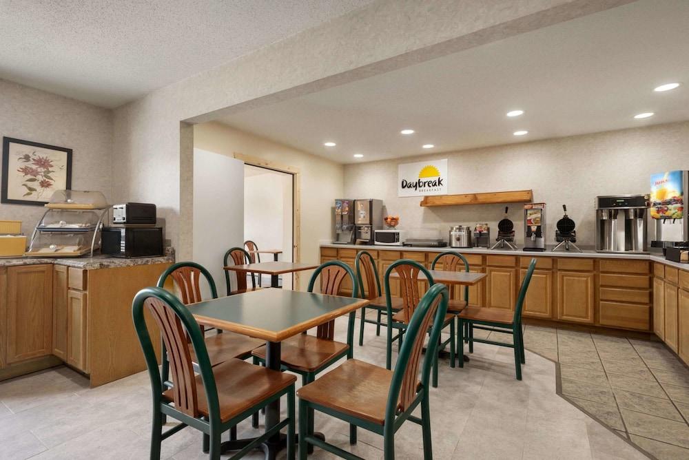 restaurant cafeteria