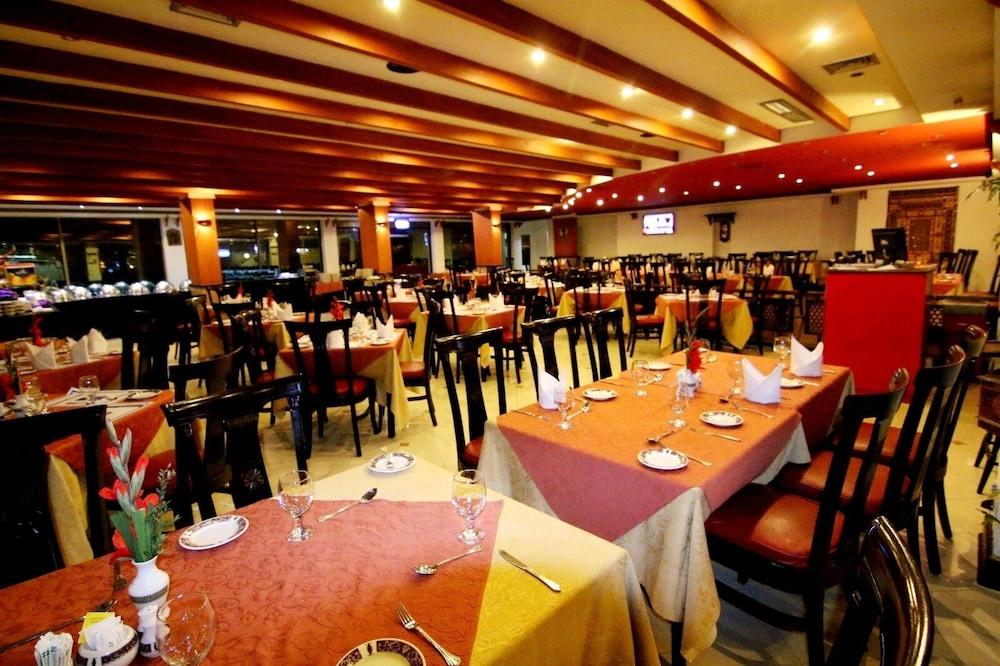 restaurant cafeteria