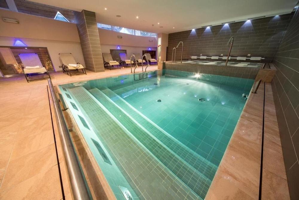 swimming pool spa