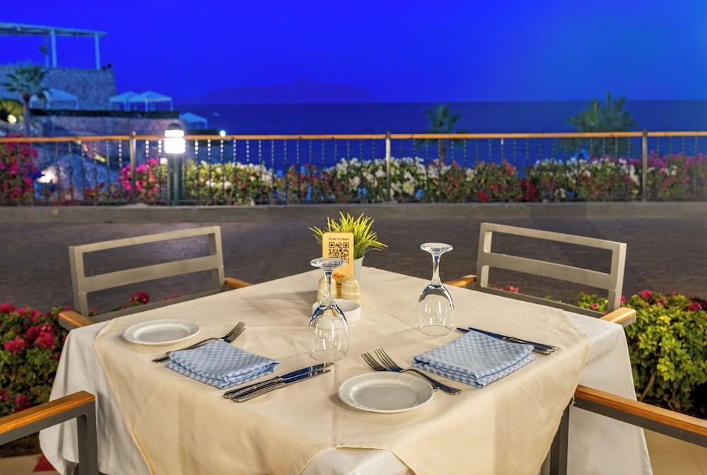 restaurant cafeteria