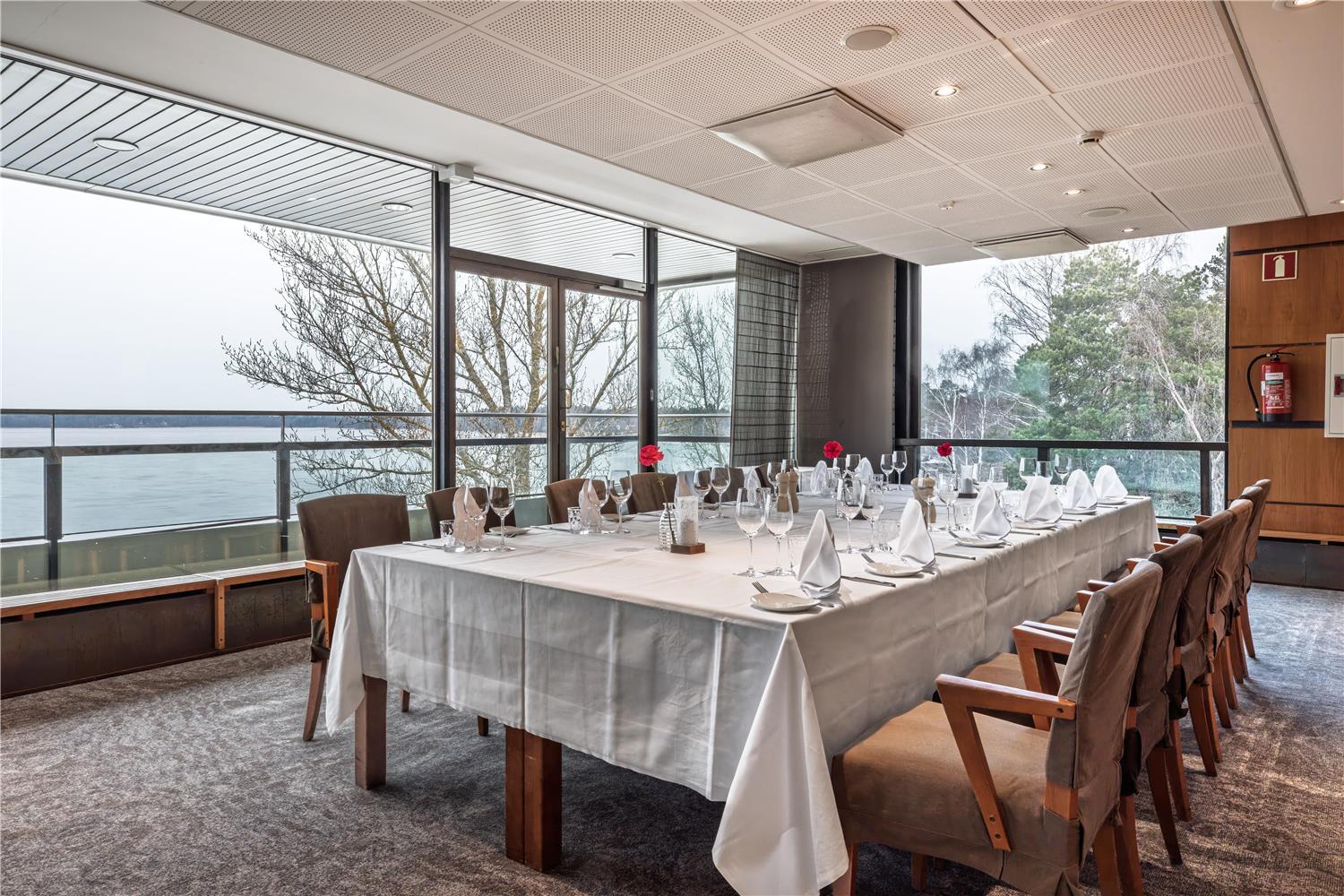 restaurant cafeteria