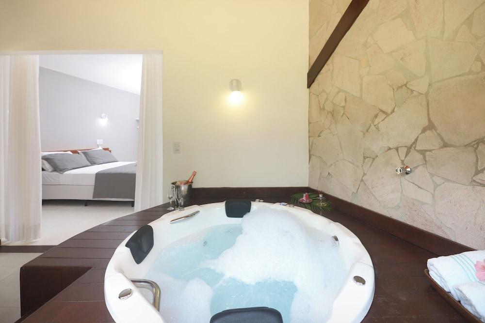 swimming pool spa