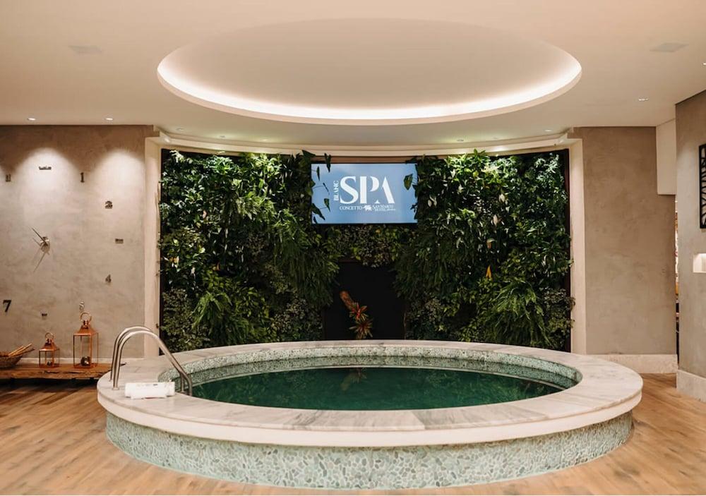 swimming pool spa