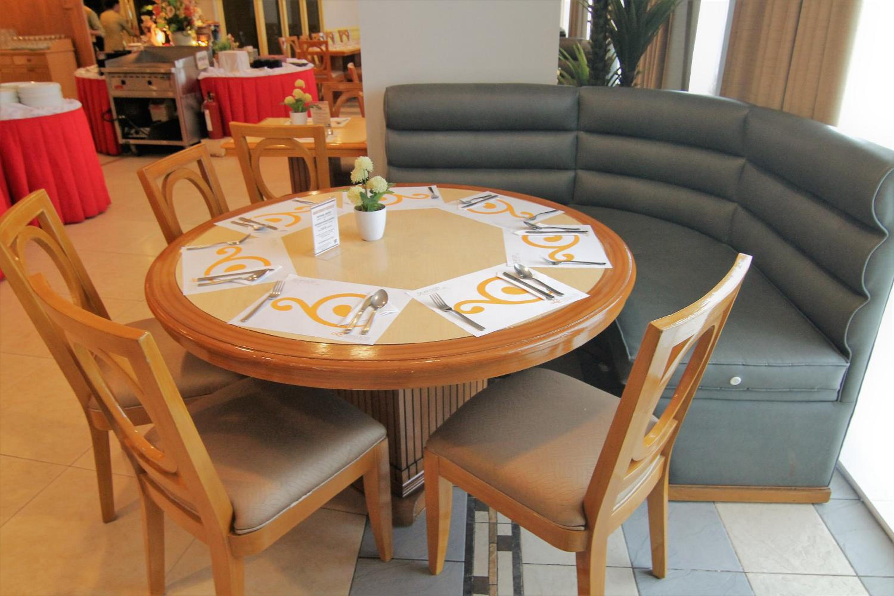 restaurant cafeteria