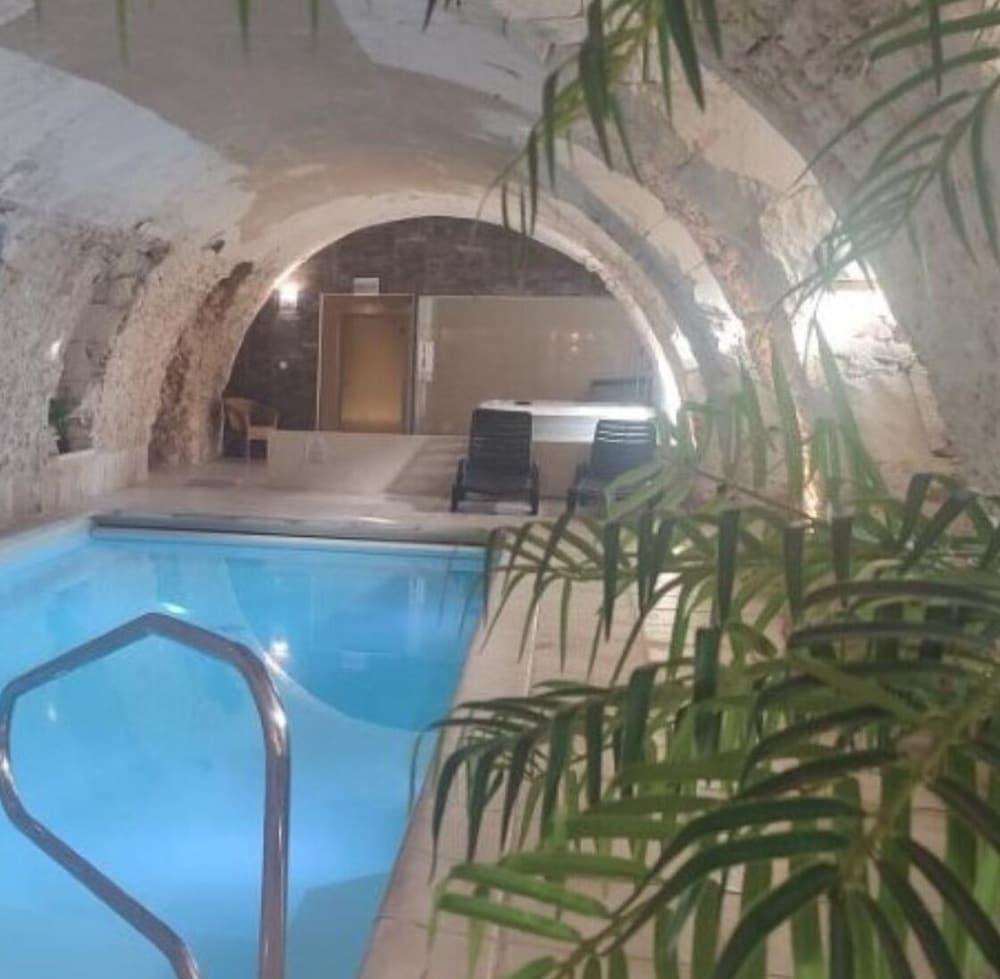 swimming pool spa