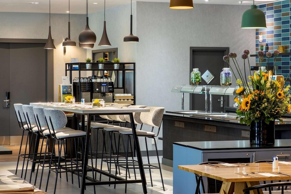 restaurant cafeteria