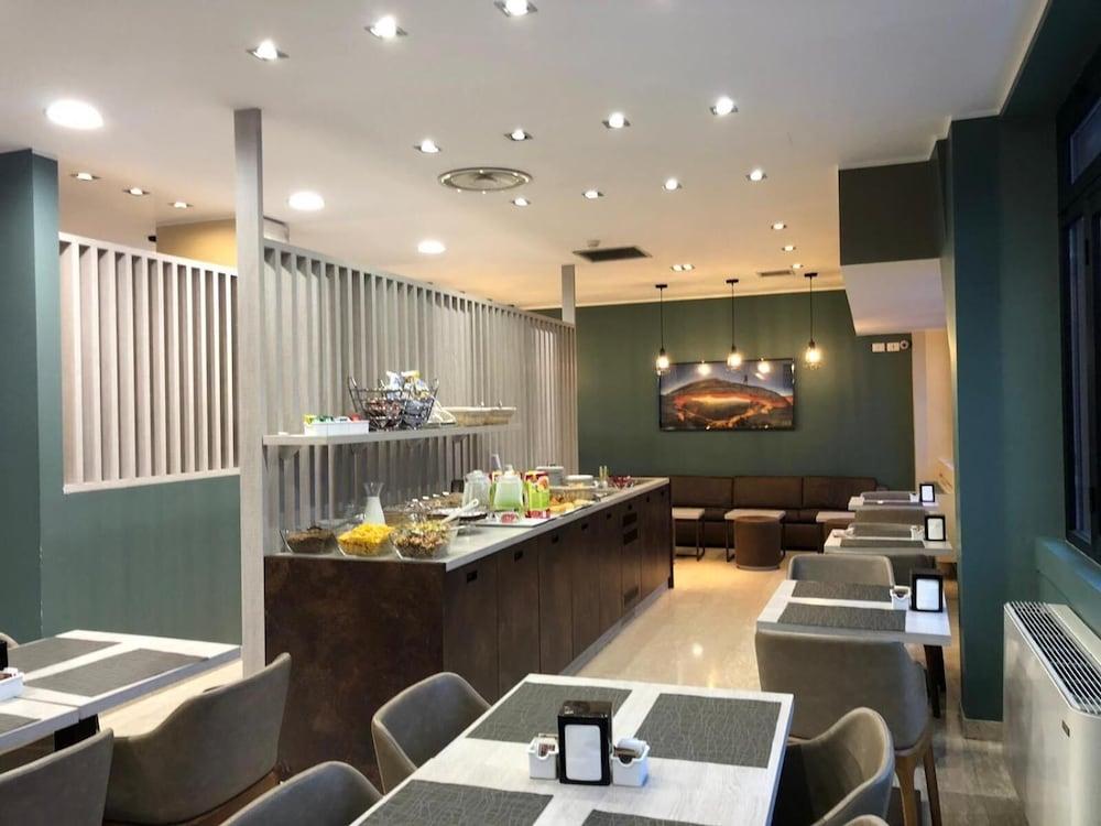 restaurant-cafeteria