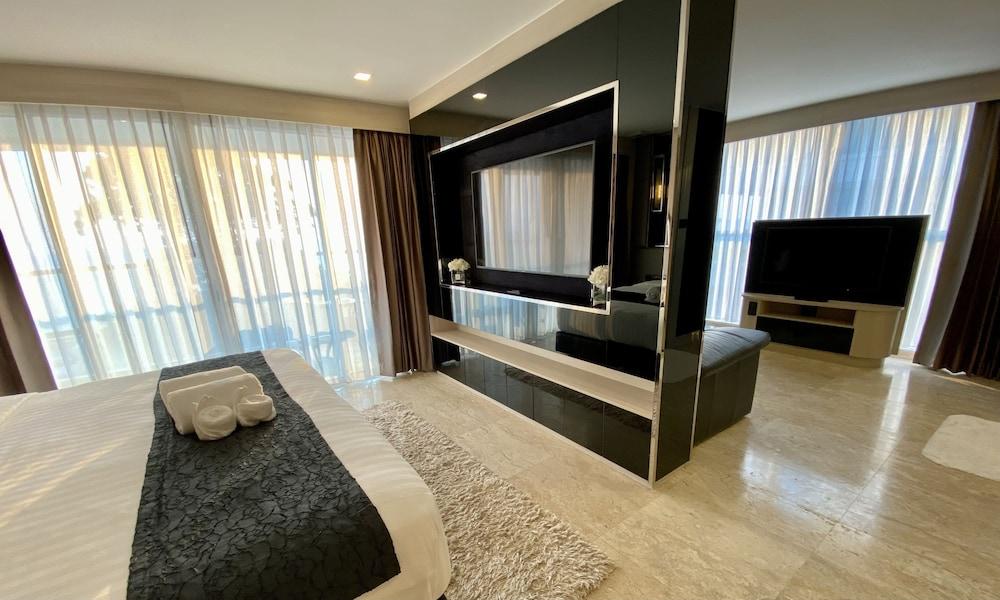 swimming pool spa