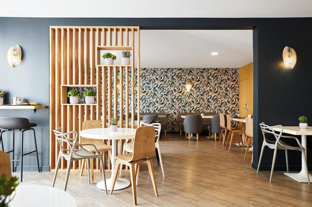 restaurant cafeteria