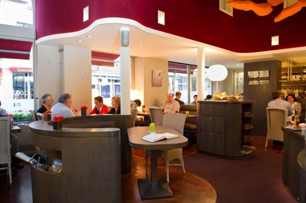 restaurant-cafeteria