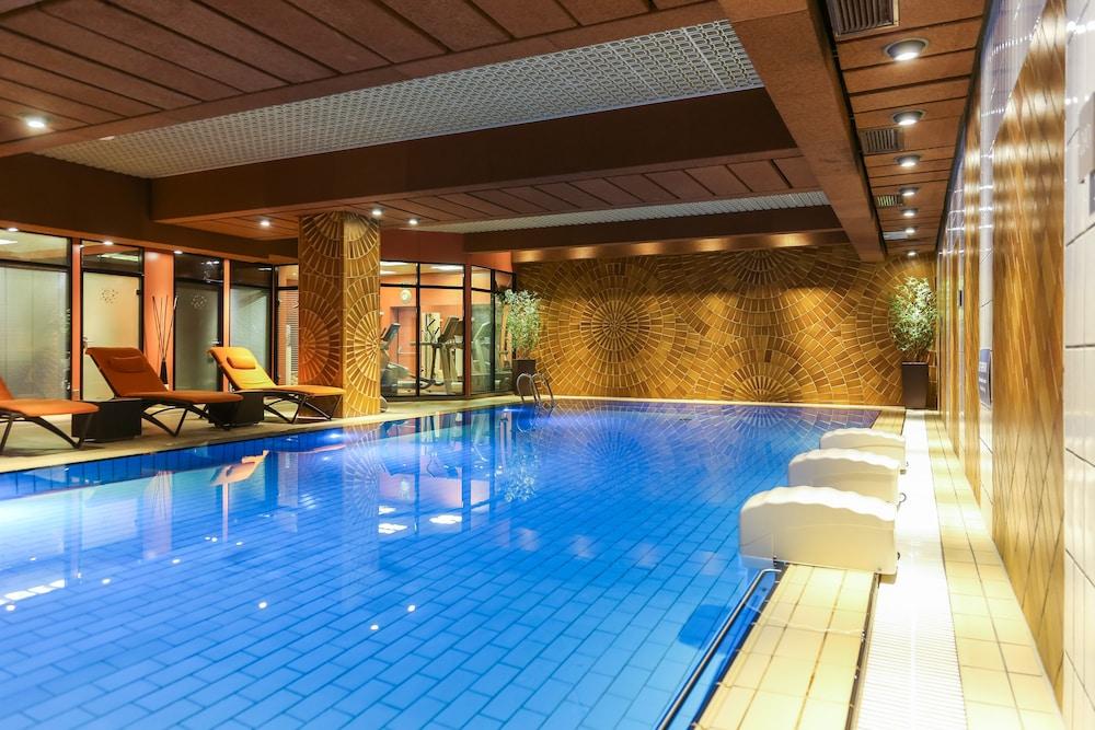 swimming pool spa