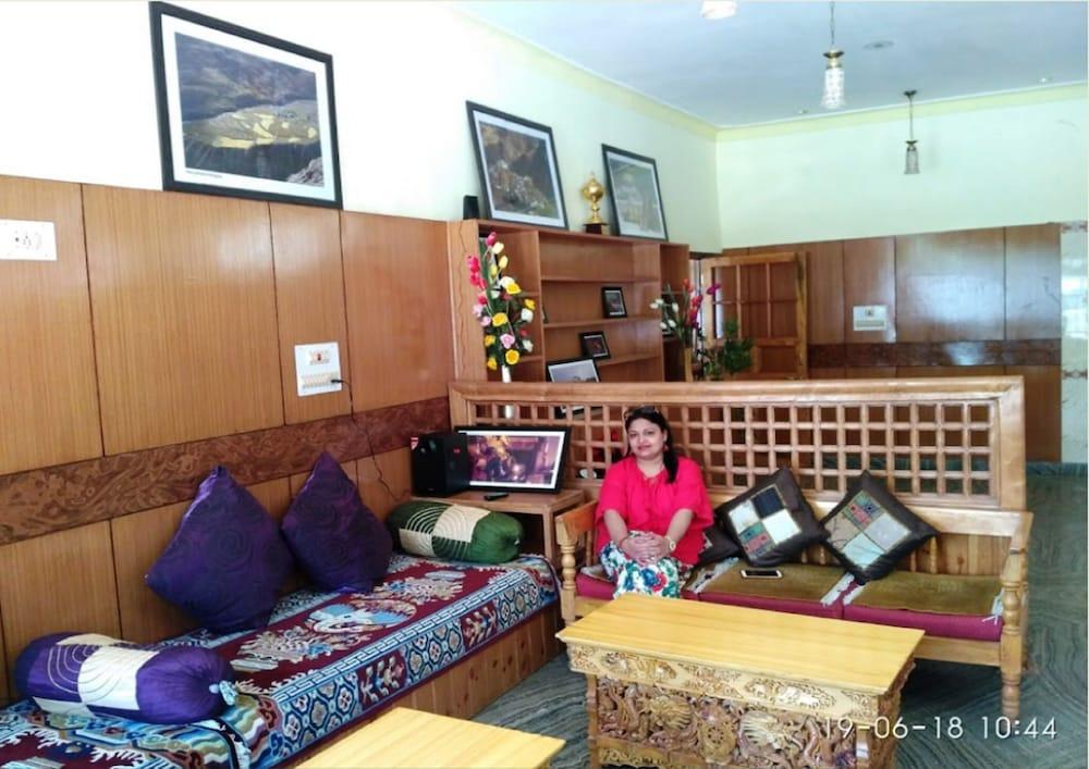 lounge