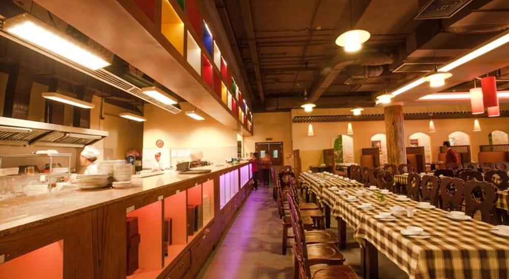 restaurant cafeteria