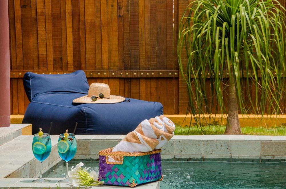 swimming pool spa