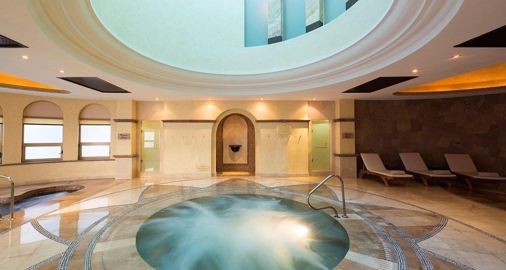 swimming pool spa