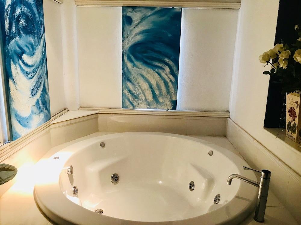 swimming pool spa