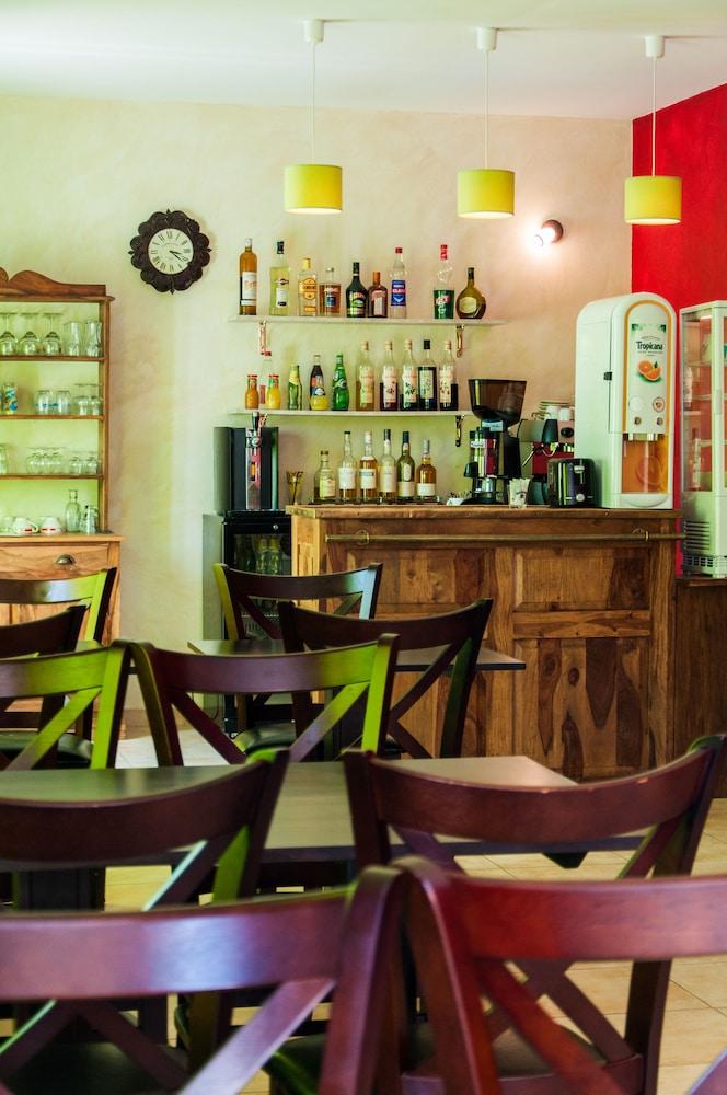 restaurant-cafeteria