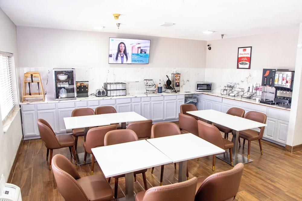 restaurant cafeteria