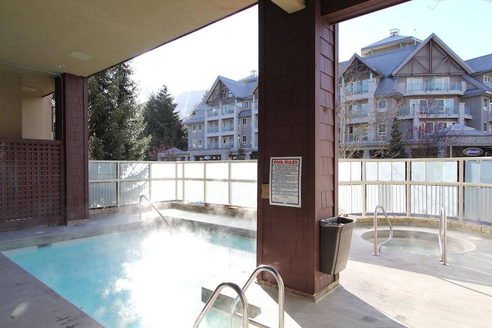 swimming pool spa